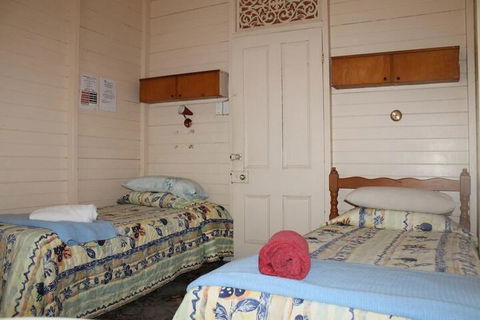 Carlon's Hotel - Sunshine Coast Tourism 2