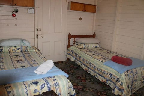 Carlon's Hotel - Sunshine Coast Tourism 3