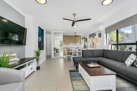 Seascape Holiday-Tropical Reef Apartment - Sunshine Coast Tourism 6