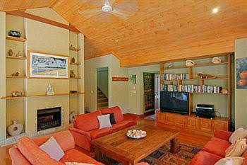 Abbies Beach House - Holiday Sunshine Coast 0