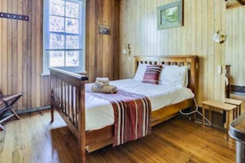 Lake Leake Inn - Sunshine Coast Tourism 0