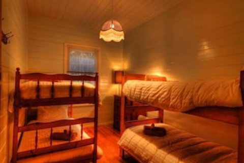 Lake Leake Inn - Sunshine Coast Tourism 1