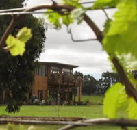 Bettenay Loft Spa Apartment  Lakeview Chalets - Sunshine Coast Tourism