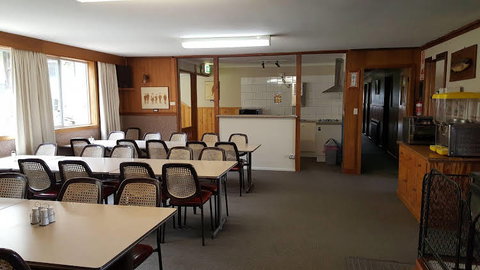 Cool Mountain Lodge - Holiday Sunshine Coast 0