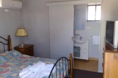 Coal 'n' Cattle Hotel Motel - Moura - Holiday Sunshine Coast 4