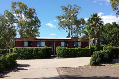 Coal 'n' Cattle Hotel Motel - Moura - Holiday Sunshine Coast 1