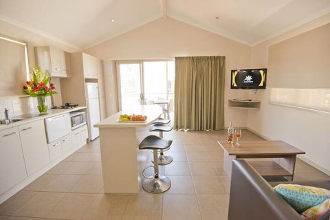 The Bowlo Holiday Cabins - Sunshine Coast Tourism 5