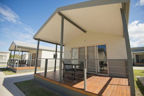 The Bowlo Holiday Cabins - Sunshine Coast Tourism 0