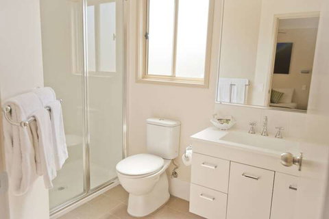 The Bowlo Holiday Cabins - Sunshine Coast Tourism 2