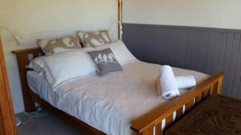 Alps Lodge - Sunshine Coast Tourism 3