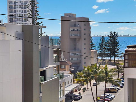 Woobera Unit 14 On The Hill Overlooking Tweed Heads & Coolangatta - Holiday Sunshine Coast 3