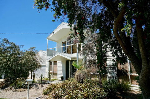 Corsair Breeze - Sunshine Coast Tourism 1