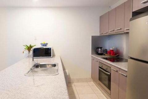 Luxury 1 Bed Apartment New King Bed & Bath - Sunshine Coast Tourism 3