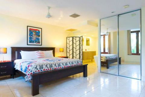 Luxury 1 Bed Apartment New King Bed & Bath - Sunshine Coast Tourism 4