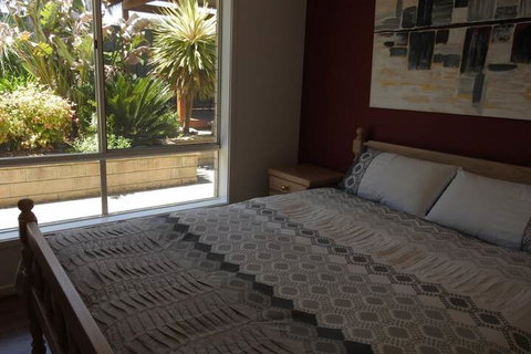 Sanctuary In The Valley - Sunshine Coast Tourism 7