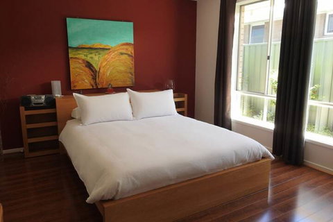 Sanctuary In The Valley - Sunshine Coast Tourism 6