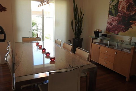 Sanctuary In The Valley - Sunshine Coast Tourism 2