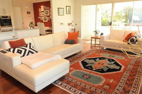 Sanctuary In The Valley - Sunshine Coast Tourism 3