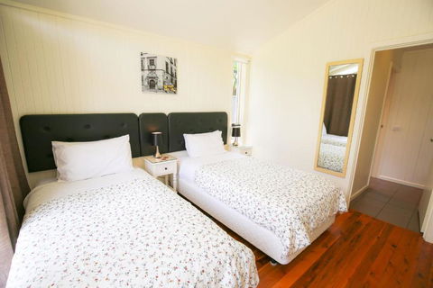 Allambie Cottages Villa 1 - Holiday Sunshine Coast 4