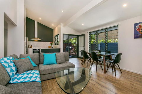 A SWEET ESCAPE At The Beach - Holiday Sunshine Coast 3