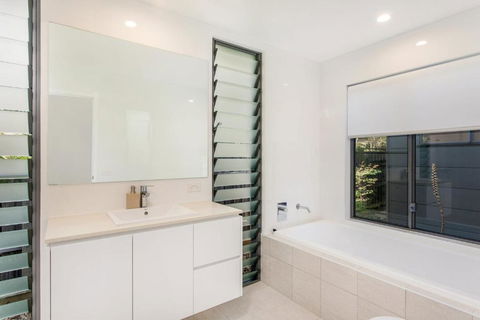 A SWEET ESCAPE Beachfront Tranquility - Holiday Sunshine Coast 1