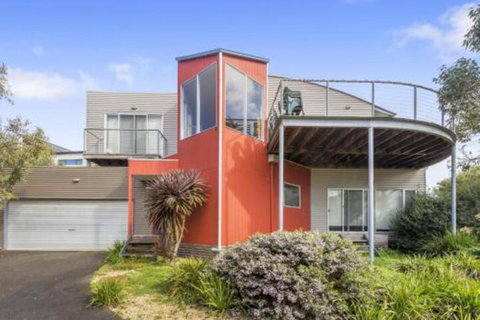 Seaside Pleasure - Holiday Sunshine Coast 0