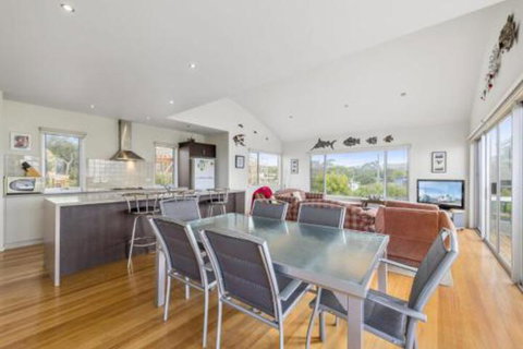 Seaside Pleasure - Holiday Sunshine Coast 2
