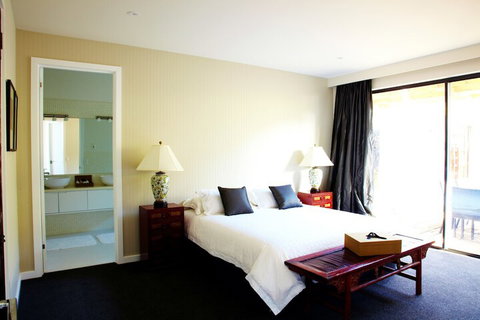 Dragonfly Lodge - Sunshine Coast Tourism 6