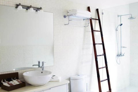 Dragonfly Lodge - Sunshine Coast Tourism 4