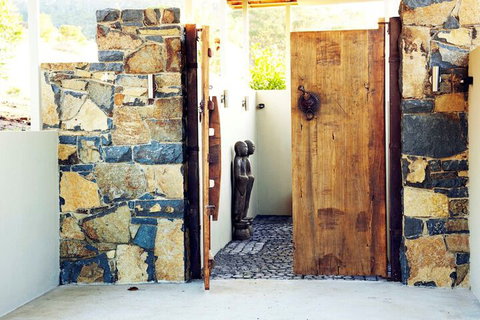 Dragonfly Lodge - Sunshine Coast Tourism 1