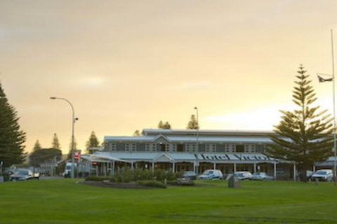 Hotel Victor - Holiday Sunshine Coast 0