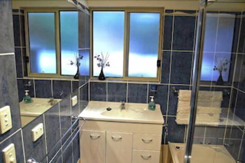 SeaShells Penneshaw - Sunshine Coast Tourism 5