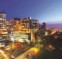 Oaks Melbourne on William Suites - Sunshine Coast Tourism