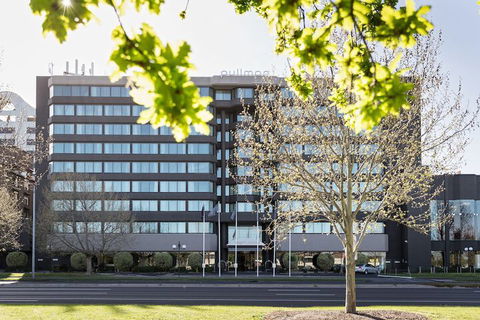 Pullman Melbourne Albert Park - Holiday Sunshine Coast 2