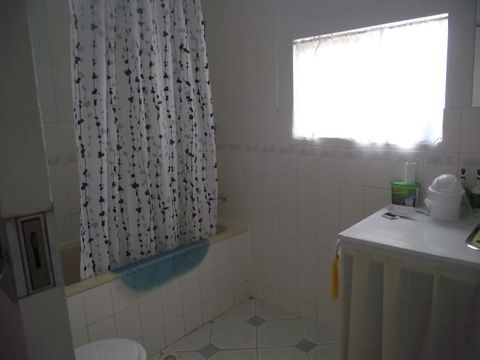 Aly's Cottage - Holiday Sunshine Coast 4