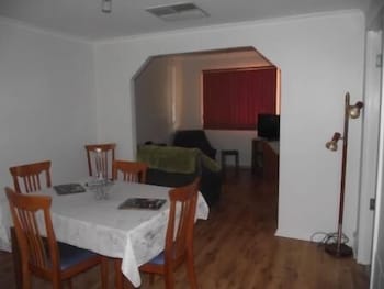 Aly's Cottage - Holiday Sunshine Coast 1