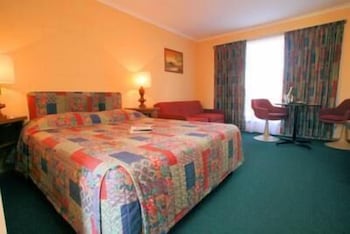 Heemskirk Motor Hotel - Sunshine Coast Tourism 5
