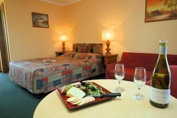 Heemskirk Motor Hotel - Sunshine Coast Tourism 6