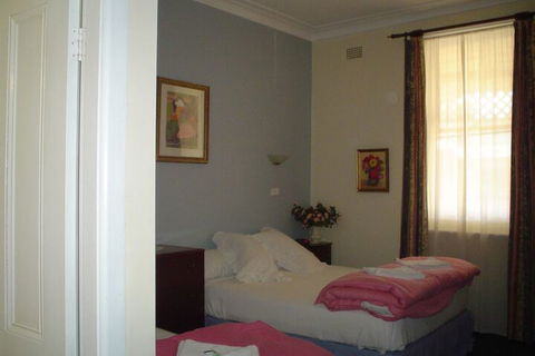 The Old Vic Inn - Sunshine Coast Tourism 7