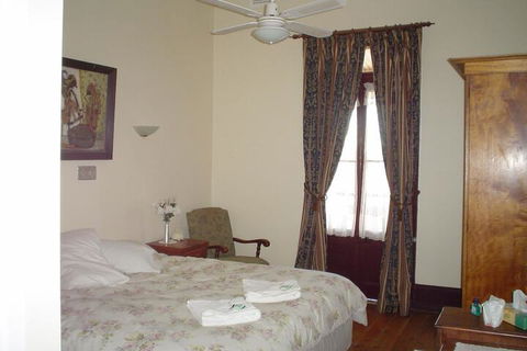 The Old Vic Inn - Sunshine Coast Tourism 4