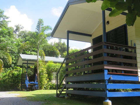 Thornton Beach Bungalows - Sunshine Coast Tourism 3