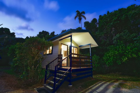 Thornton Beach Bungalows - Sunshine Coast Tourism 1