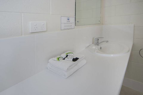 Victor Harbor City Inn - Sunshine Coast Tourism 7