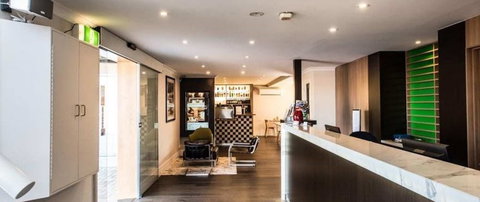 The Waverley International Hotel - Holiday Sunshine Coast 3