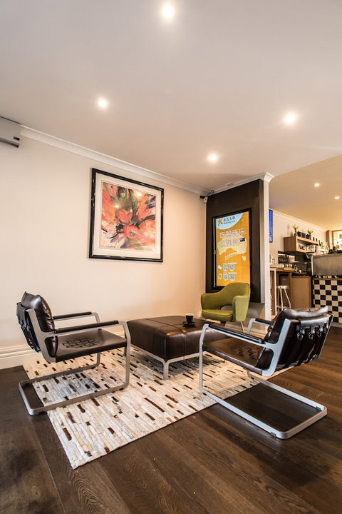 The Waverley International Hotel - Holiday Sunshine Coast 4