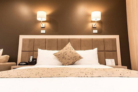 The Waverley International Hotel - Holiday Sunshine Coast 1