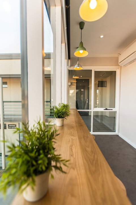 The Waverley International Hotel - Holiday Sunshine Coast 2