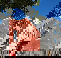 Hougoumont Hotel - Holiday Sunshine Coast