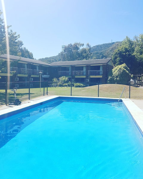 Bogong View Motor Inn - Sunshine Coast Tourism 1