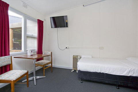 Tullah Lakeside Lodge - Holiday Sunshine Coast 6